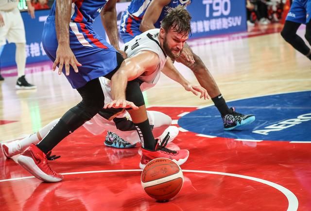 欧洲代表队夺冠夺冠，横扫男子篮球比赛的简单介绍