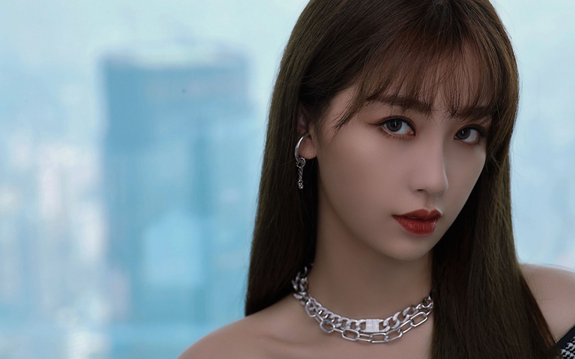 乌拉圭神锋降临赫尔辛基，苏亚雷斯如何用高能输出在埃及与芬兰的奇特对决中重新定义足球